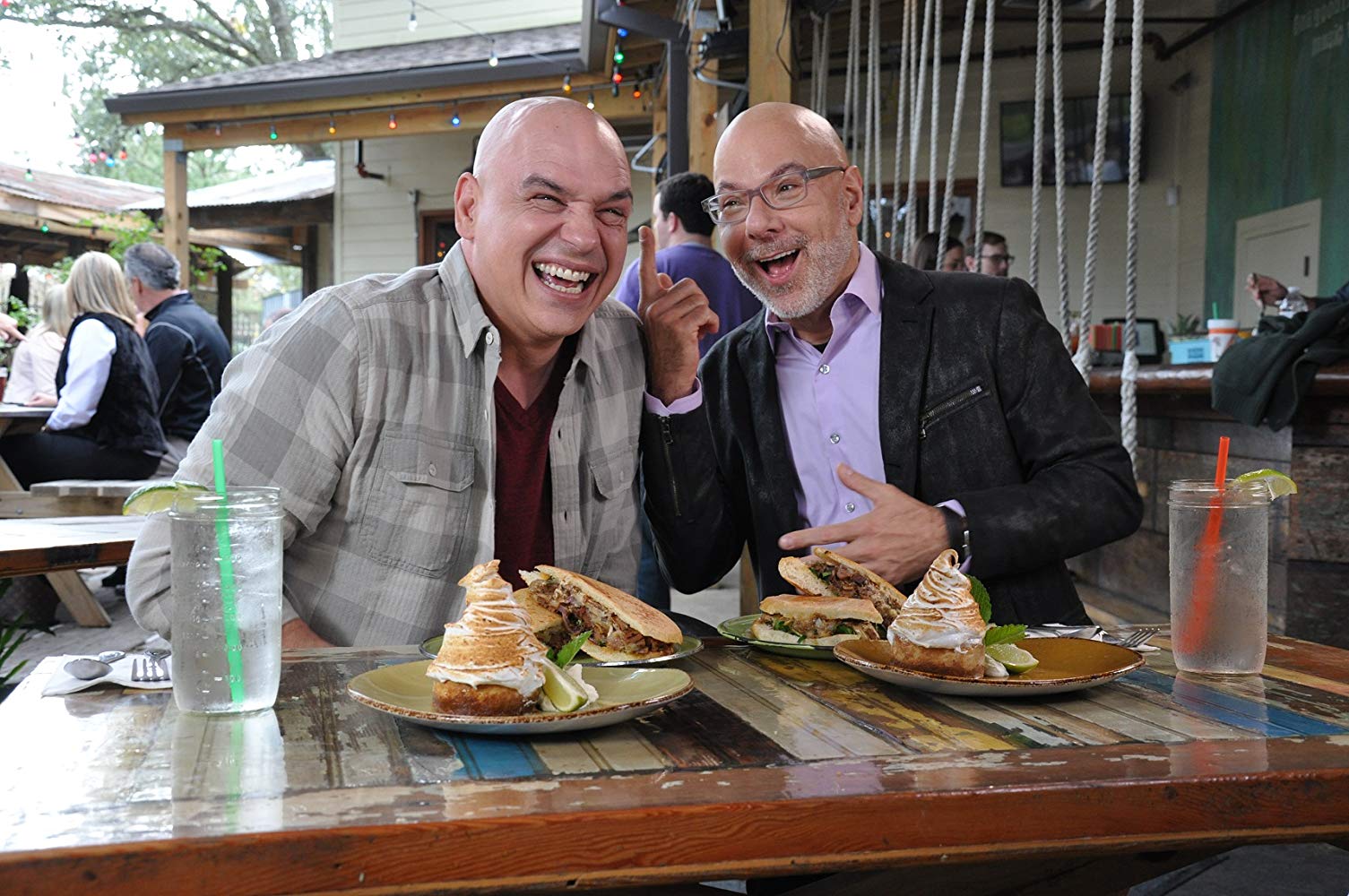 Burgers, Brew & 'Que - Season 6